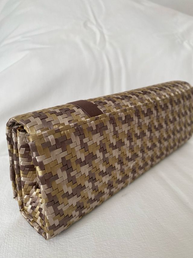 Bolso de fiesta tejido con lazo