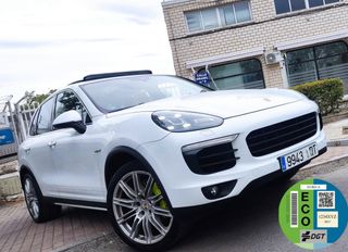 Porsche Cayenne Híbrido ECO. Libro Porsche. NEGOCI