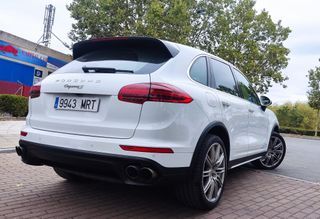 Porsche Cayenne Híbrido ECO. Libro Porsche. NEGOCI