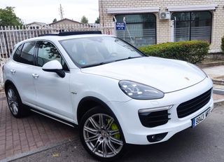 Porsche Cayenne Híbrido ECO. Libro Porsche. NEGOCI