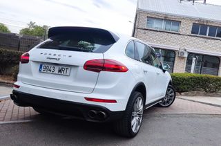 Porsche Cayenne Híbrido ECO. Libro Porsche. NEGOCI