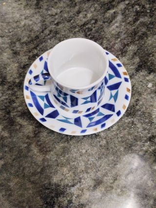 Taza y platillo Sargadelos con una pequeña cachada