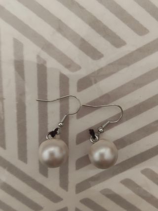 Pendientes de perla plateados