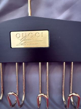 Colgador de cinturones Gucci Made to Measure
