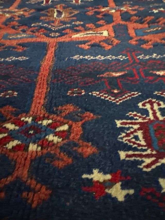 Alfombra azul y roja