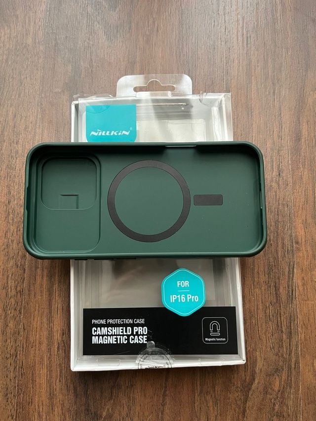 Funda Nillkin iPhone 16 Pro con MagSafe