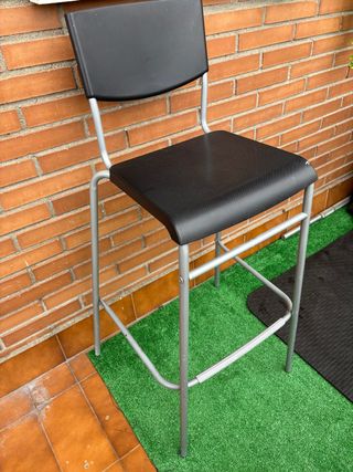 Taburete Alto Metal y Plástico Negro