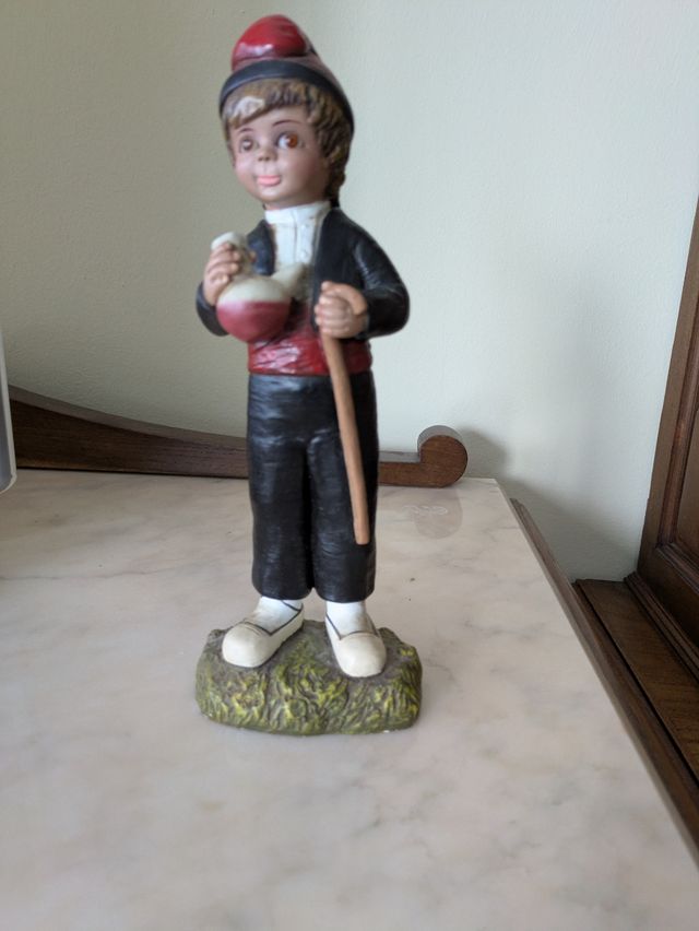 Figura decorativa niño cerámica