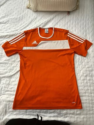 Camiseta deportiva Adidas naranja
