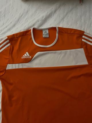 Camiseta deportiva Adidas naranja
