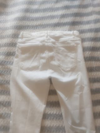 Pantalón pitillo blanco Zara elástico