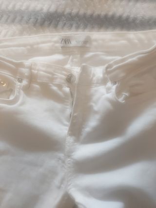 Pantalón pitillo blanco Zara elástico
