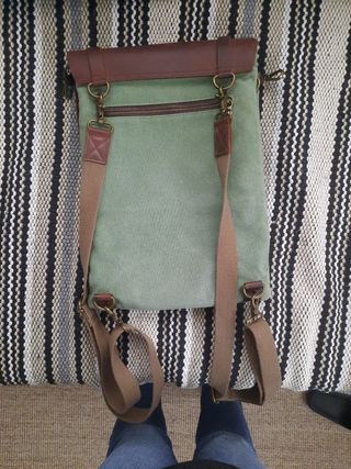 Mochila de cuero y lona