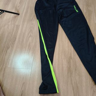 Pantalón chándal KELME negro y verde