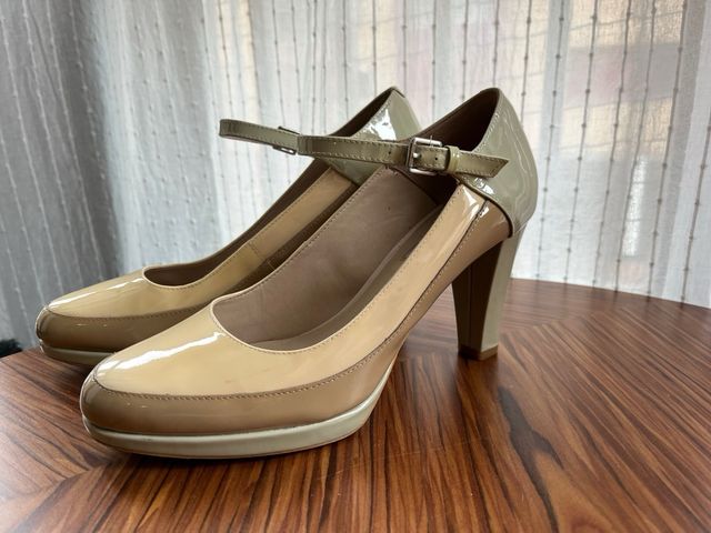 Zapatos Clarks charol T41