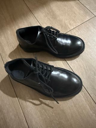 Zapatos vestir niño negros talla 33.