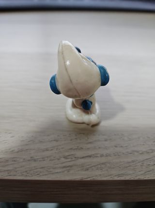 Figura Pitufo tocando flauta