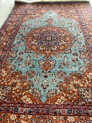 Tappeto tessuto blu e rosso