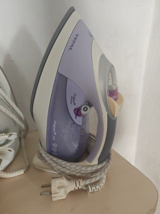 Plancha de ropa Tefal morada