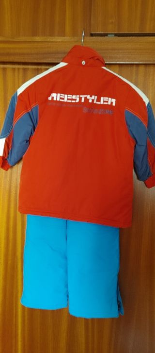 Varios conjuntos niño en diferentes tallas

