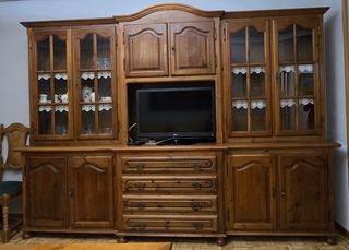 Mueble de salón madera y cristal