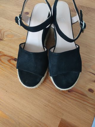 Sandalias cuña negras