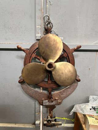 Conjunto de ancla, Timón y hélice de bronce.