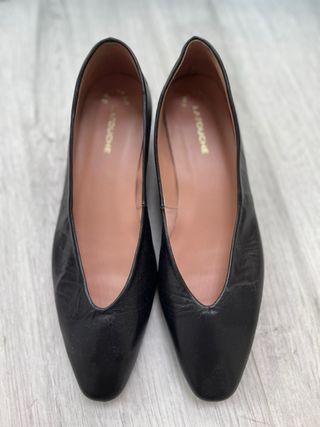 Zapatos negros de tacón bajo