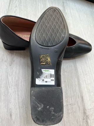 Zapatos negros de tacón bajo
