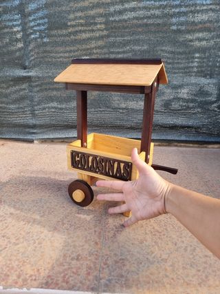 Carrito de madera para golosinas