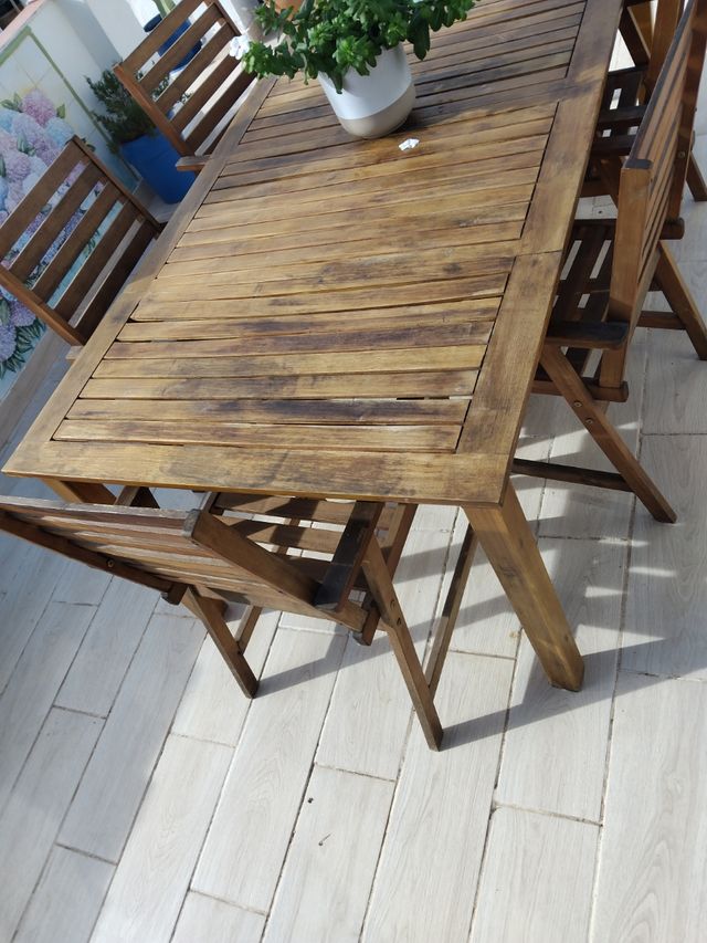 Mesa de madera para exterior