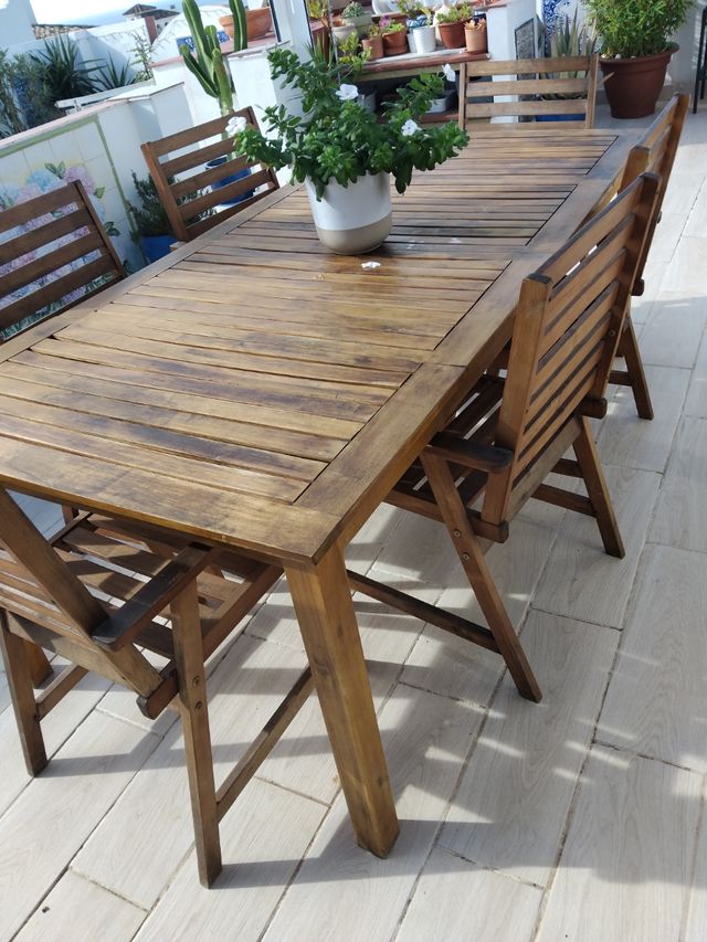 Mesa de madera para exterior
