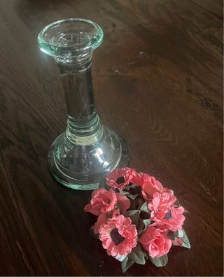 Candelabro de cristal y dos guirnaldas.