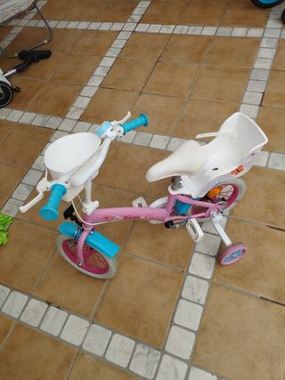 Bicicleta infantil rosa con asiento