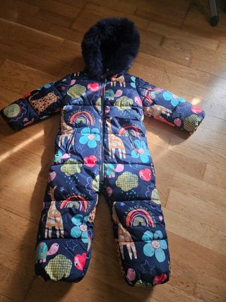 Mono de nieve infantil con capucha