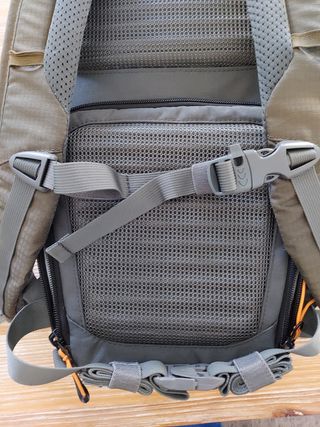 Zaino Lowepro Flipside Trek BP 250 AW