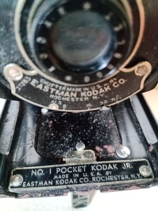 CÁMARA POCKET KODAK JR. No 1A. (Con funda)