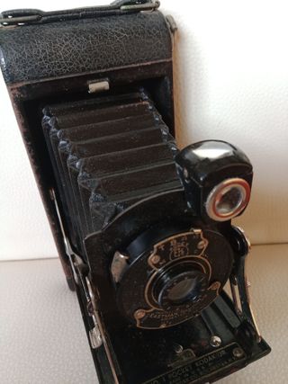 CÁMARA POCKET KODAK JR. No 1A. (Con funda)