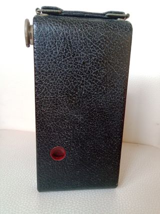 CÁMARA POCKET KODAK JR. No 1A. (Con funda)