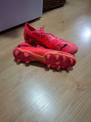 Pack Fútbol: Botas Puma y Espinilleras