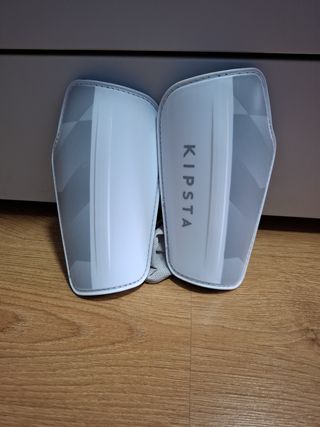 Pack Fútbol: Botas Puma y Espinilleras