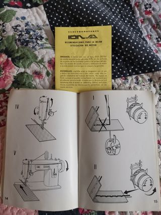 Máquina de coser Wertheim con mueble