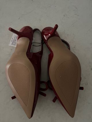Zapatos de tacón Zara rojos con lazo