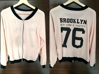 Chaqueta fluida tipo bomber