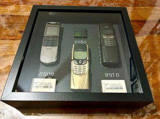 Mitica cornice decorativa Nokia: 8800, 8850 e 8910