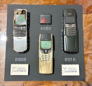 Mitica cornice decorativa Nokia: 8800, 8850 e 8910