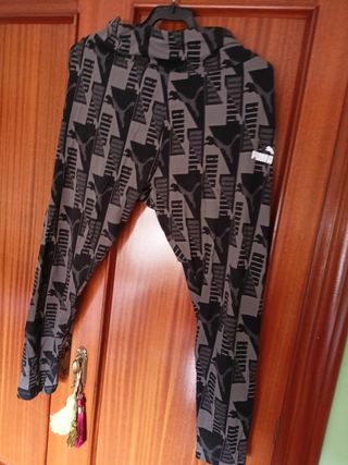 Mallas deportivas Puma grises y negras