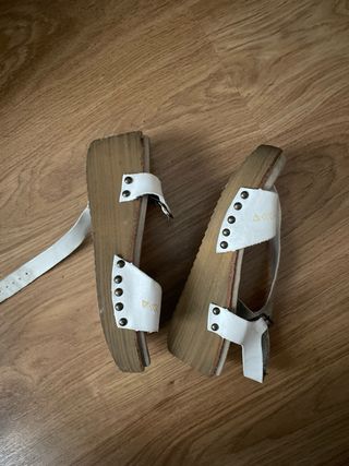 Sandalias de piel blancas