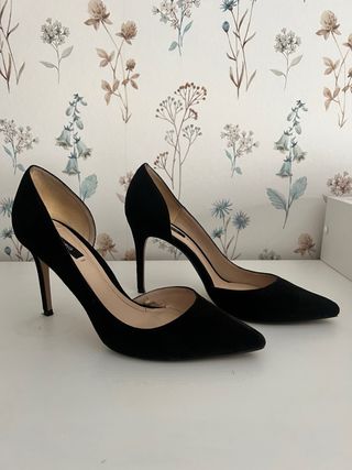 Zapatos de tacón de ante negro