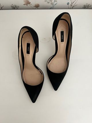Zapatos de tacón de ante negro